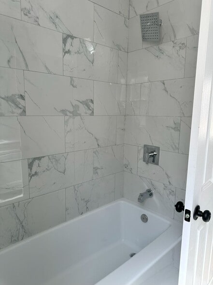 Bathroom View 2 - 314 N Latrobe Ave