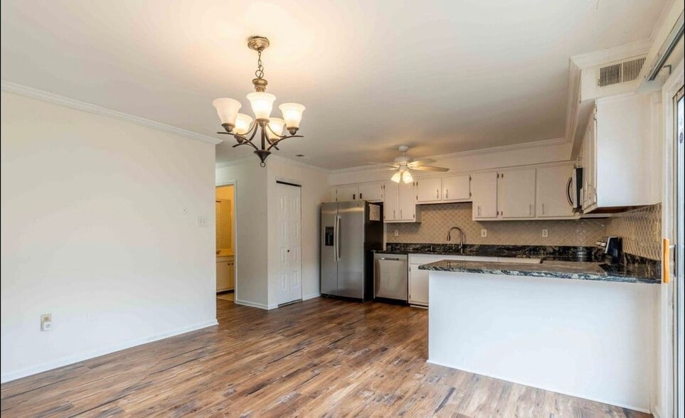 Building Photo - 2534 Clothier St