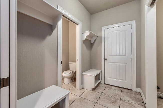 Building Photo - Available for September Move In! Spacious ...