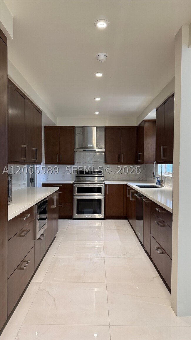 Building Photo - 921 Belle Meade Island Dr