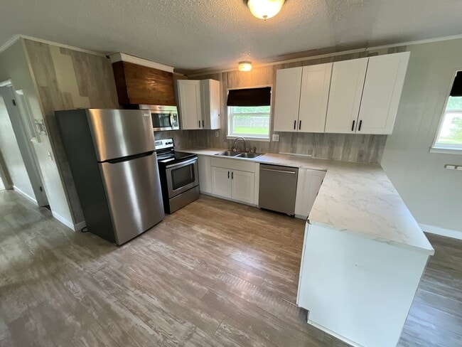 Building Photo - Spacious 3/2 Brick Home in Dogwood Heights with Fenced Back Yard