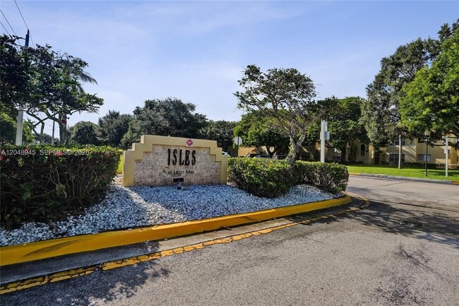 Building Photo - 12760 Vista Isles Dr