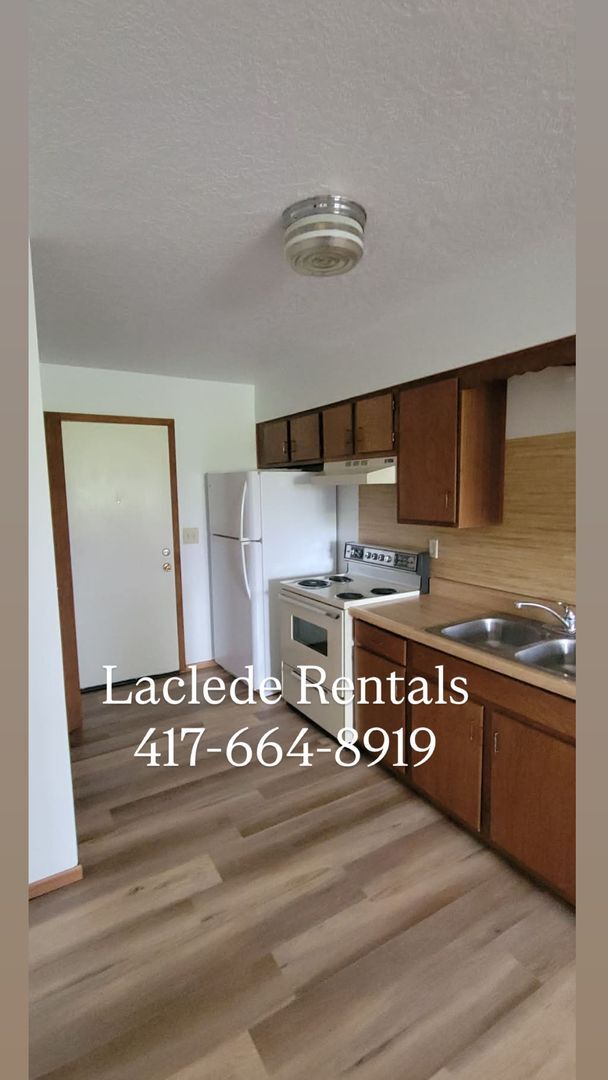 Building Photo - 2 bed 1 bath apt for rent