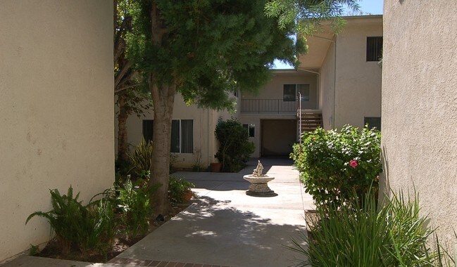 Building Photo - 21000 Parthenia St