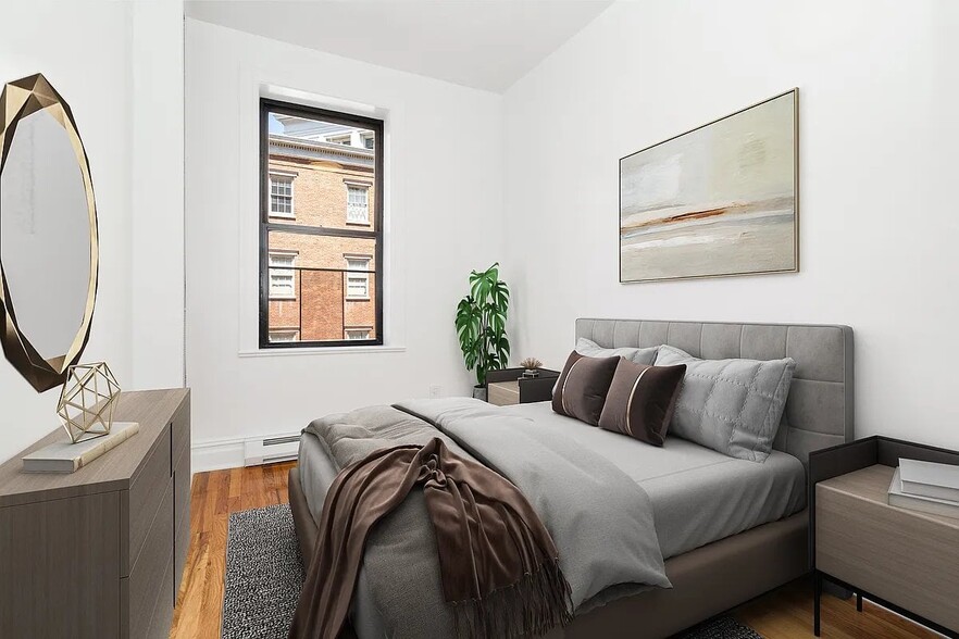 Building Photo - 322 W 11th St