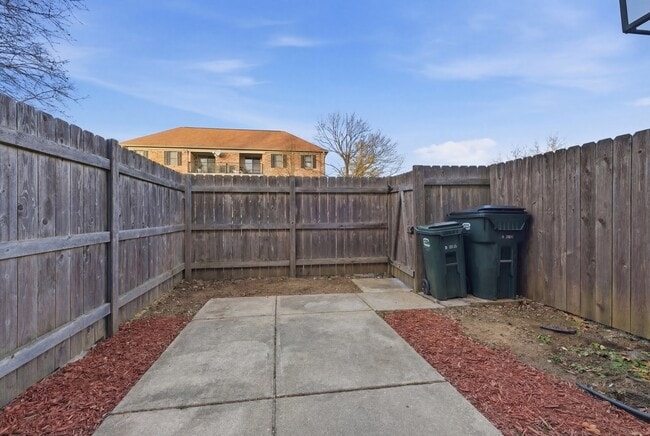 Building Photo - 1746 Sessions Walk