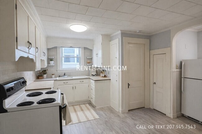 Building Photo - 45 Oxford St