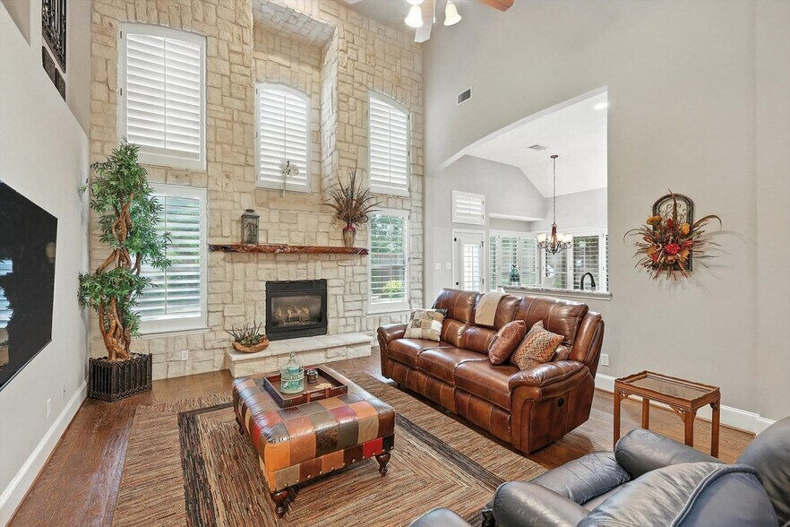 Building Photo - 2303 Chapelwood Dr