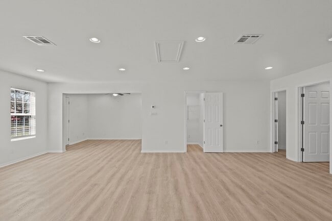 Building Photo - 1132 18th Ave N