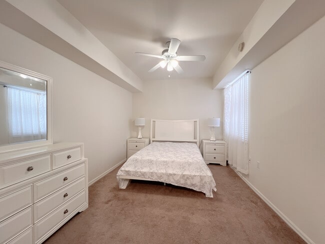 Building Photo - 8490 Kingbird Loop