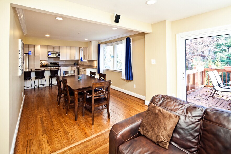 living room into dining room - 6811 Lemon Rd