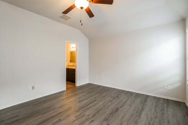 Building Photo - 405 N Meadows Dr