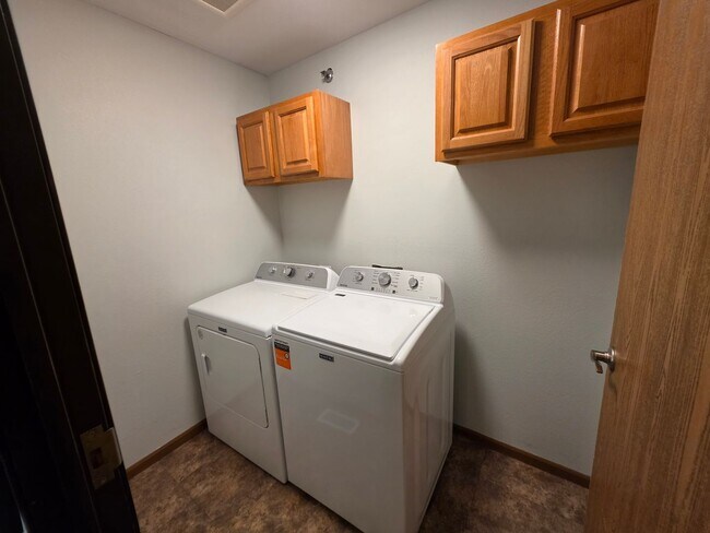 Building Photo - 1125 Latigo Dr