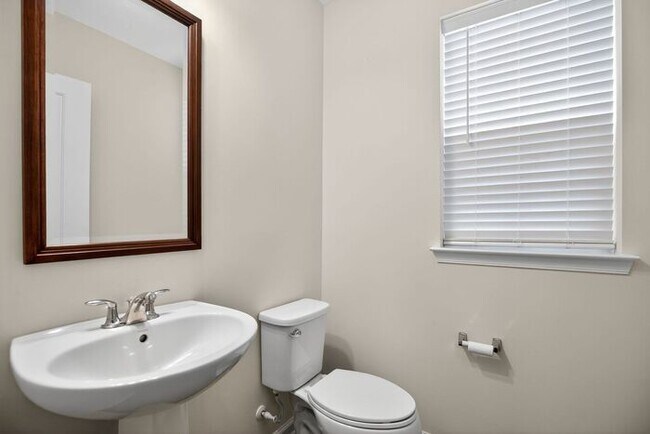Building Photo - 43718 Winterberry Way