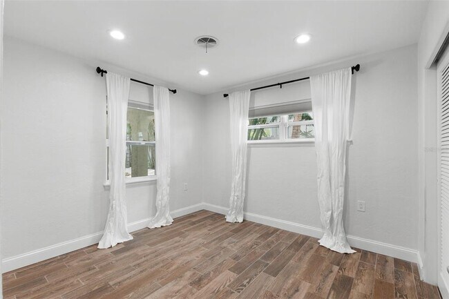 Building Photo - 731 Alda Way NE