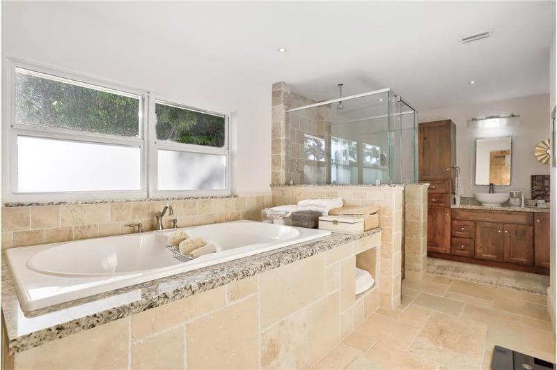 Building Photo - 835 Canary Walk