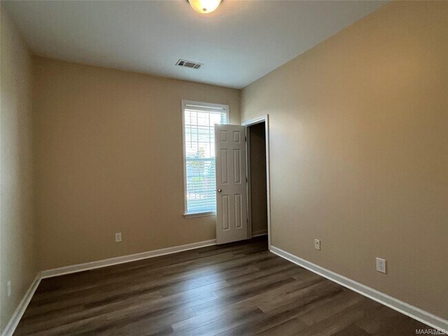 Building Photo - 8951 Alderwood Way