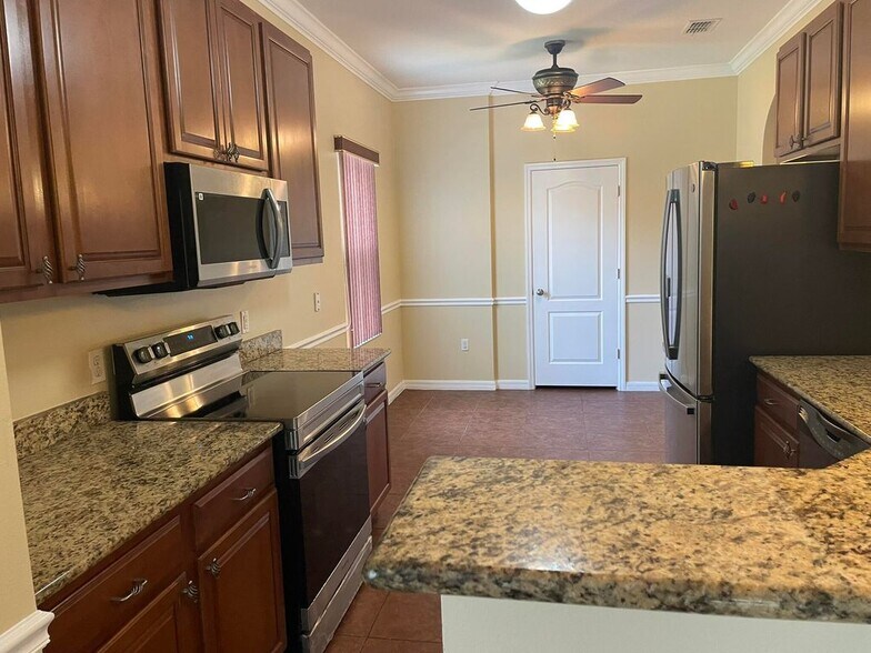 Building Photo - 5079 NW Fiddle Leaf Ct