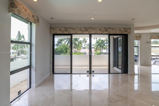 Building Photo - 76 Isle of Venice Dr