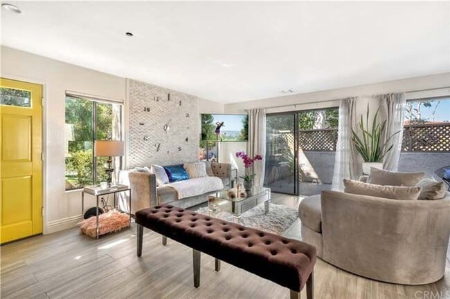 Building Photo - Exclusive Corona Del Mar Condo
