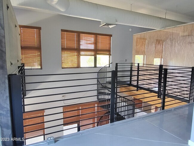 Building Photo - 914 E Osborn Rd