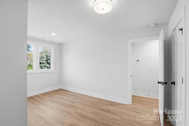 Building Photo - 1310 Carolyn Dr