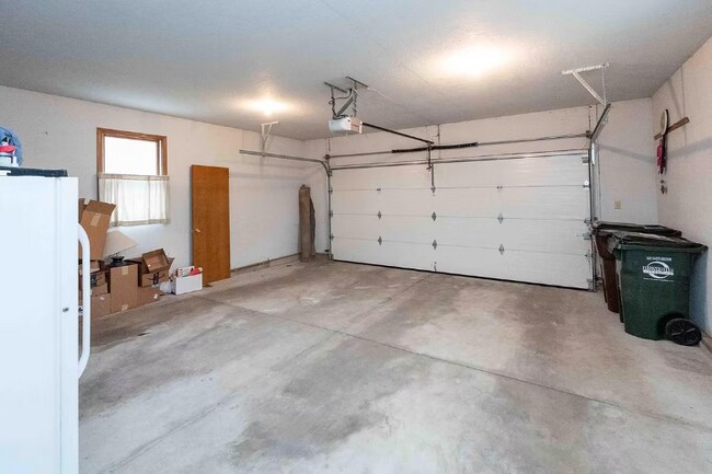 Building Photo - 110 Sally Ln