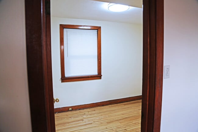 Building Photo - 2904 48th Ct