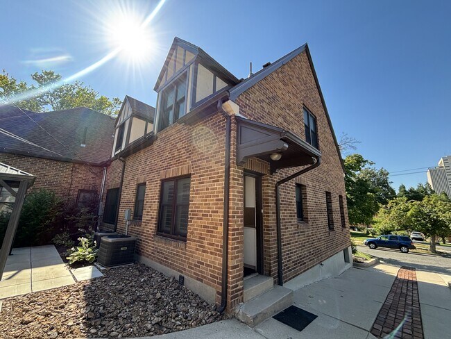 Building Photo - 77 Hillside Ave