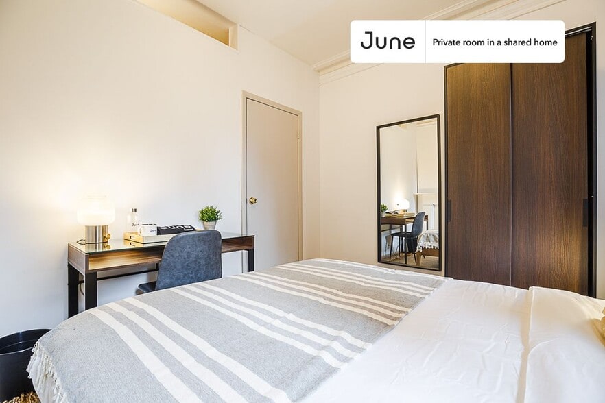 Building Photo - Room in Shared 5 bed/1 bath home