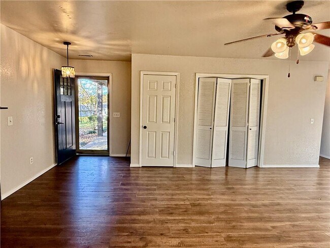 Building Photo - 26 Shakespeare Dr