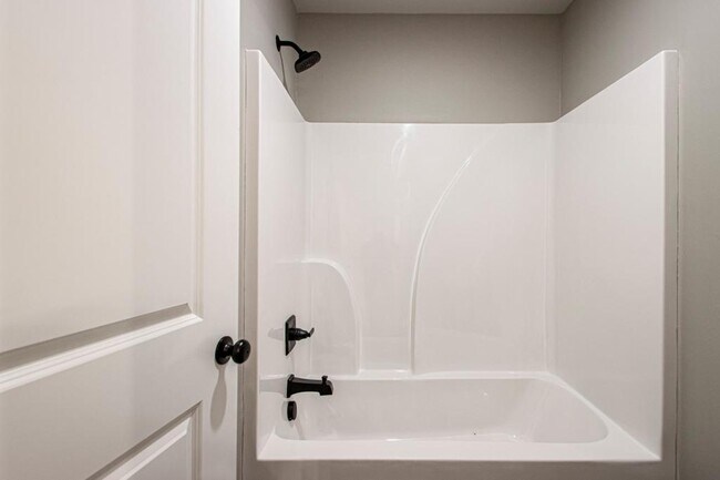 Building Photo - 106 Hemlock Ave