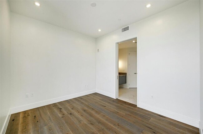 Building Photo - 501 West Ave