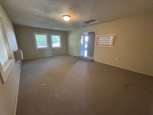 Building Photo - Charming 3-Bed Home in Hayden Lake — Spacious Lot & Attached Garage!