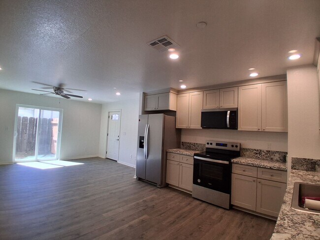 Building Photo - 3016 Lake Park Ct