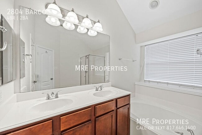 Building Photo - 2804 Barco