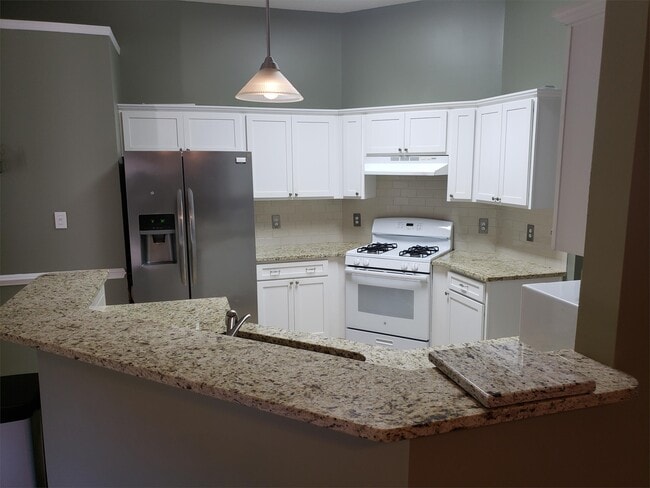 Building Photo - 12013 Evergreen Hollow Dr