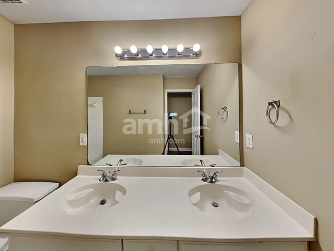 Building Photo - 4727 Cedar Wood Dr SW