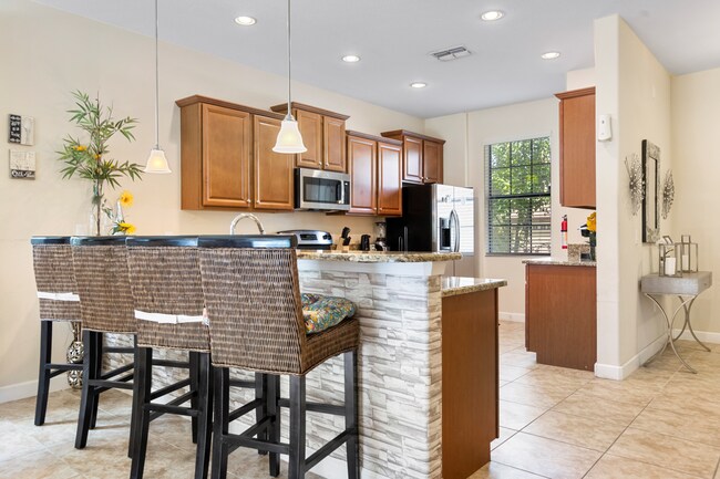 Breakfast Bar - 1463 Myrtlewood St