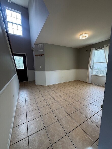 Building Photo - 1716 William Dr