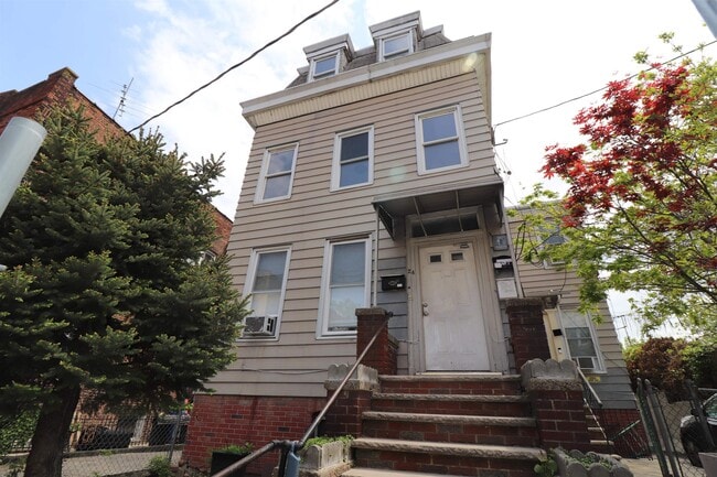 Primary Photo - 24 Gray St