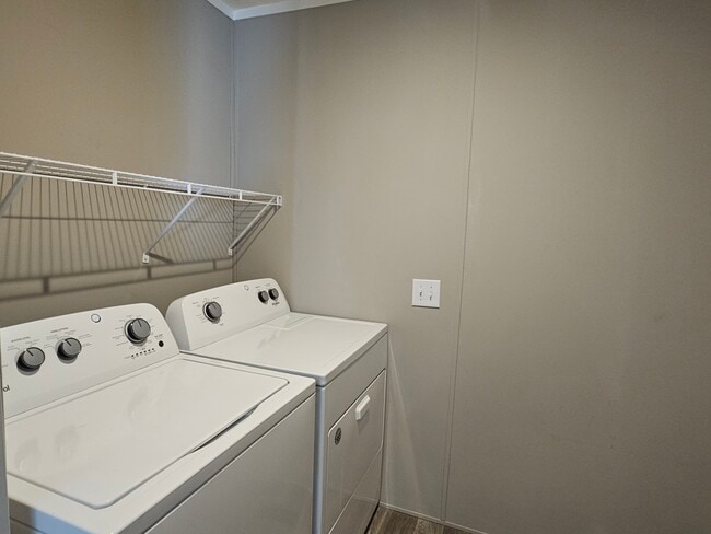 Building Photo - 299 Tamarack