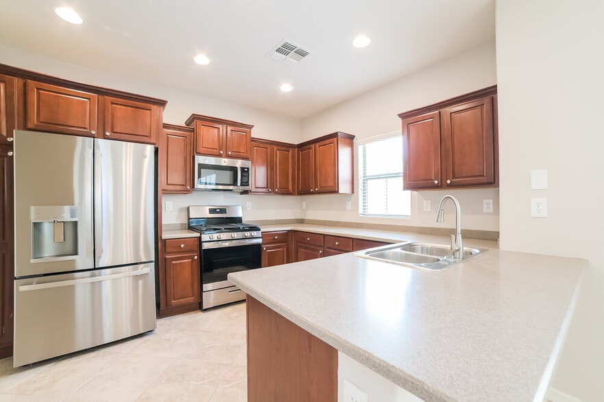 Building Photo - 41713 N Globe Ct