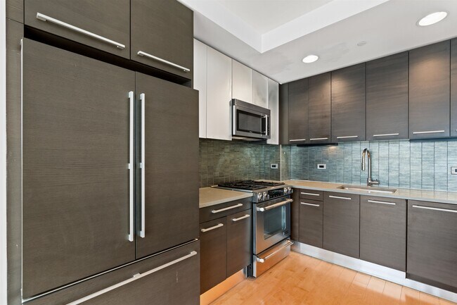 Building Photo - 2 2nd St