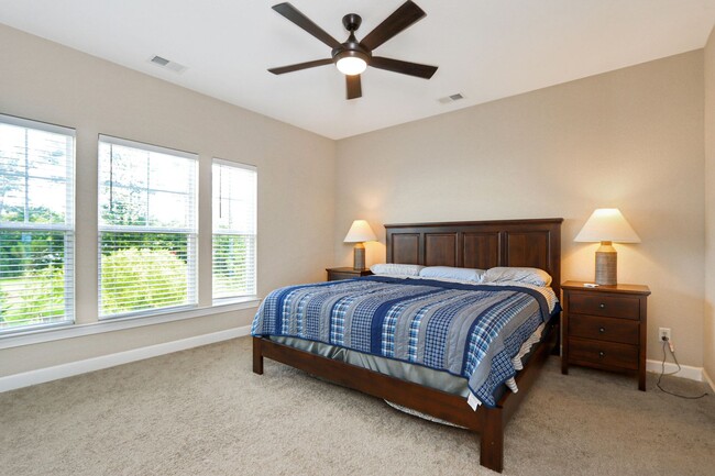 Building Photo - Low Maintenance Condo Living