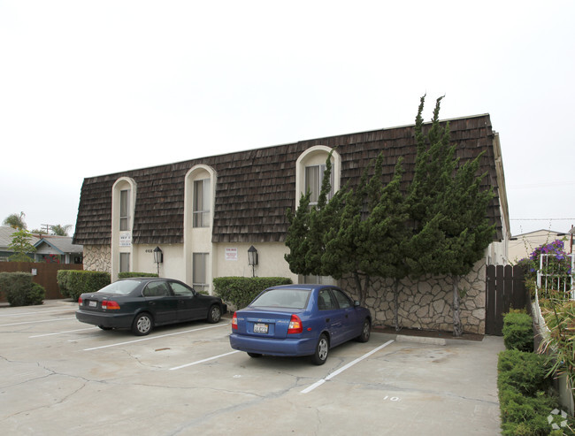 Building Photo - West Star Apartments
