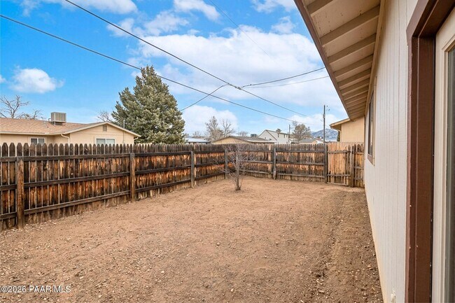 Building Photo - 3055 N Corrine Dr