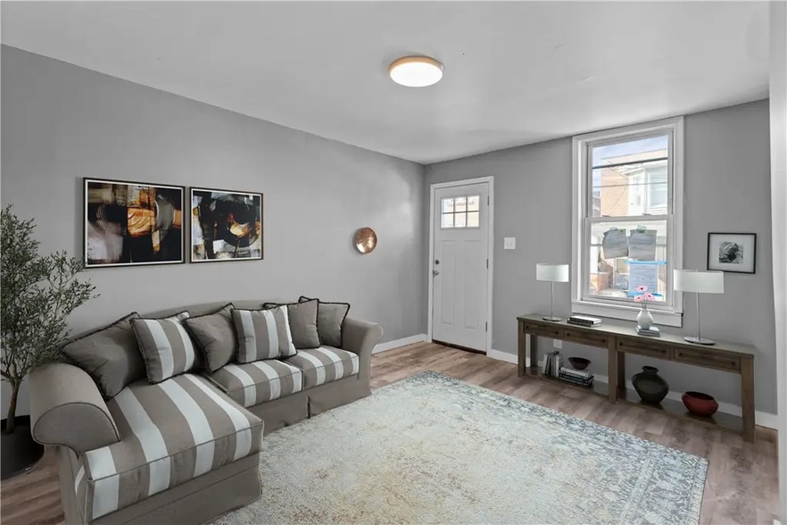 Primary Photo - 363 44th St