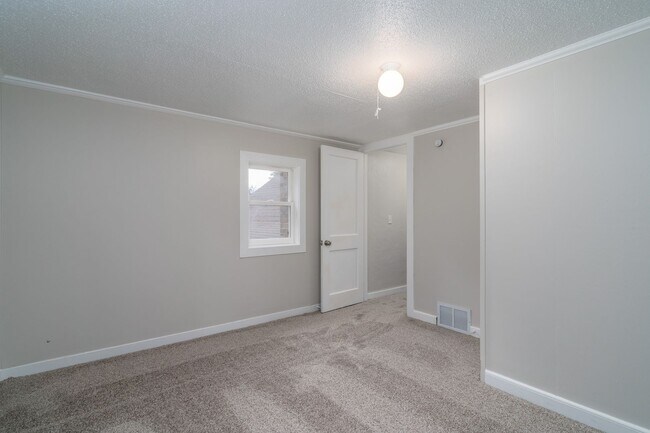 Building Photo - 3 Bedroom Home Available Now!
