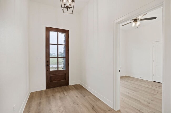 Building Photo - 4 bedroom in Flint! Only 2 years old!